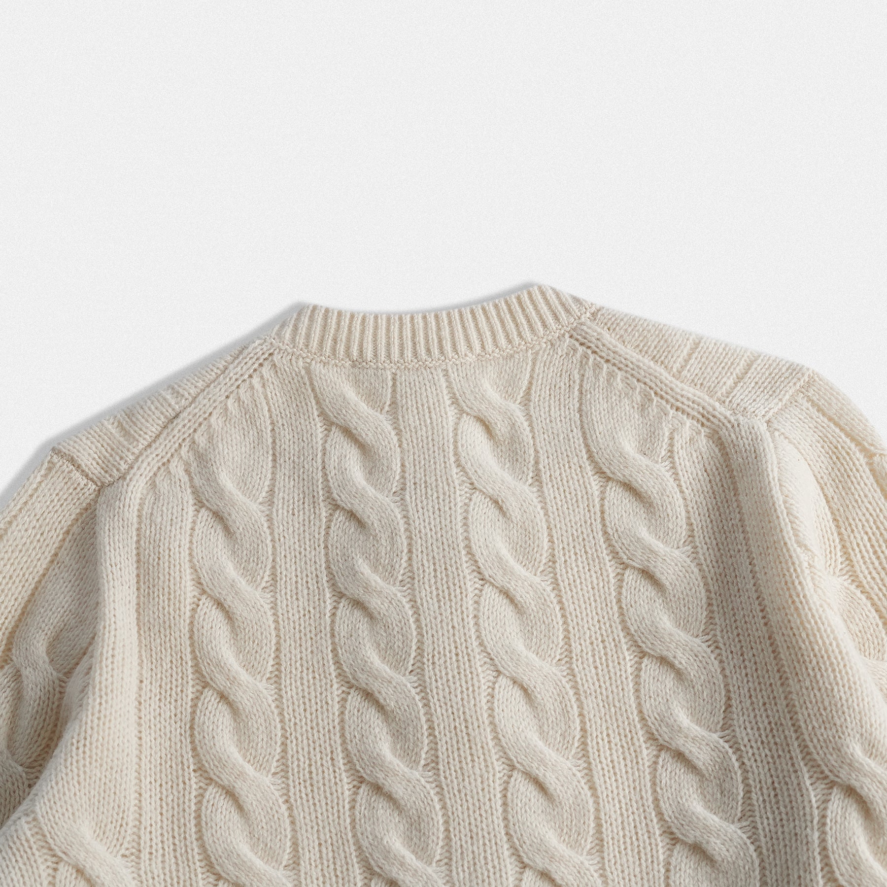 Dettaglio retro Cardigan Donna in Lana 100% a Trecce con Tasche – Heritage Avorio