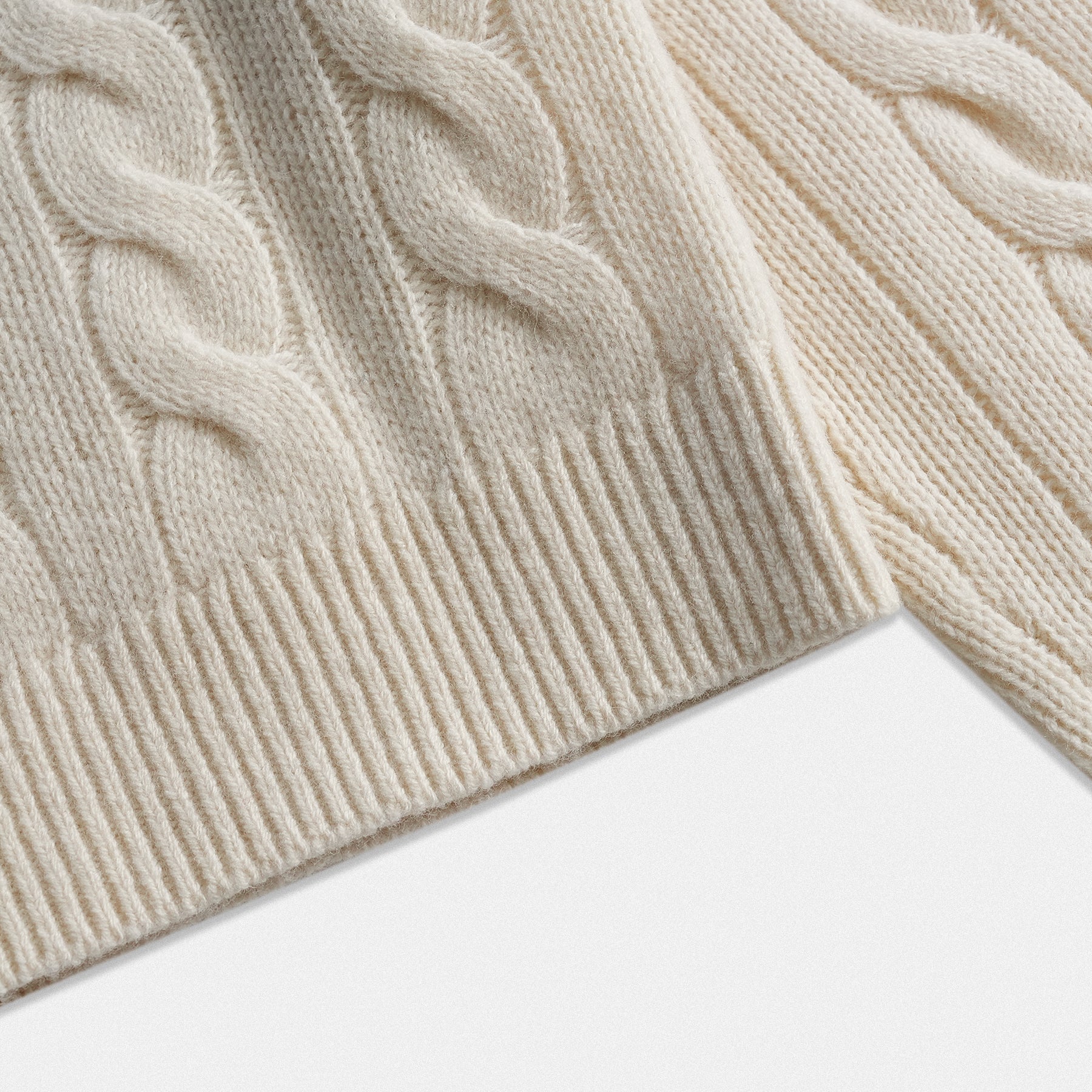 Dettaglio fondo Cardigan Donna in Lana 100% a Trecce con Tasche – Heritage Avorio