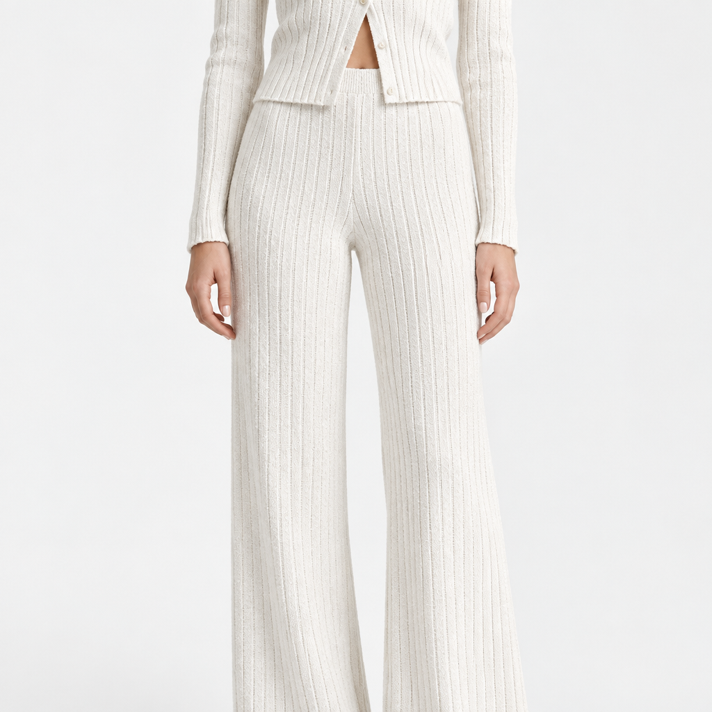 Dettaglio pantaloni in maglia a costine del Coordinato Soft bianco