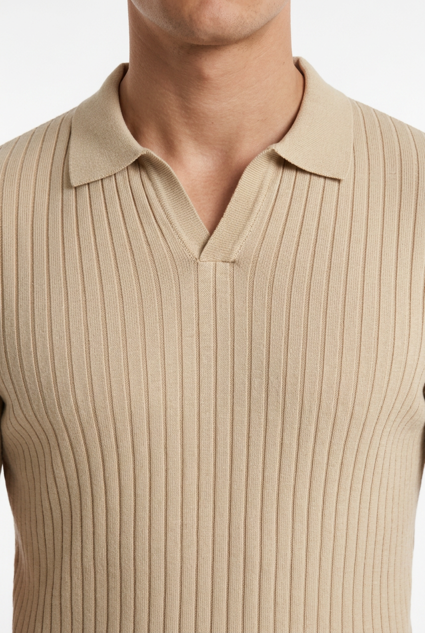 Polo beige dettaglio collo